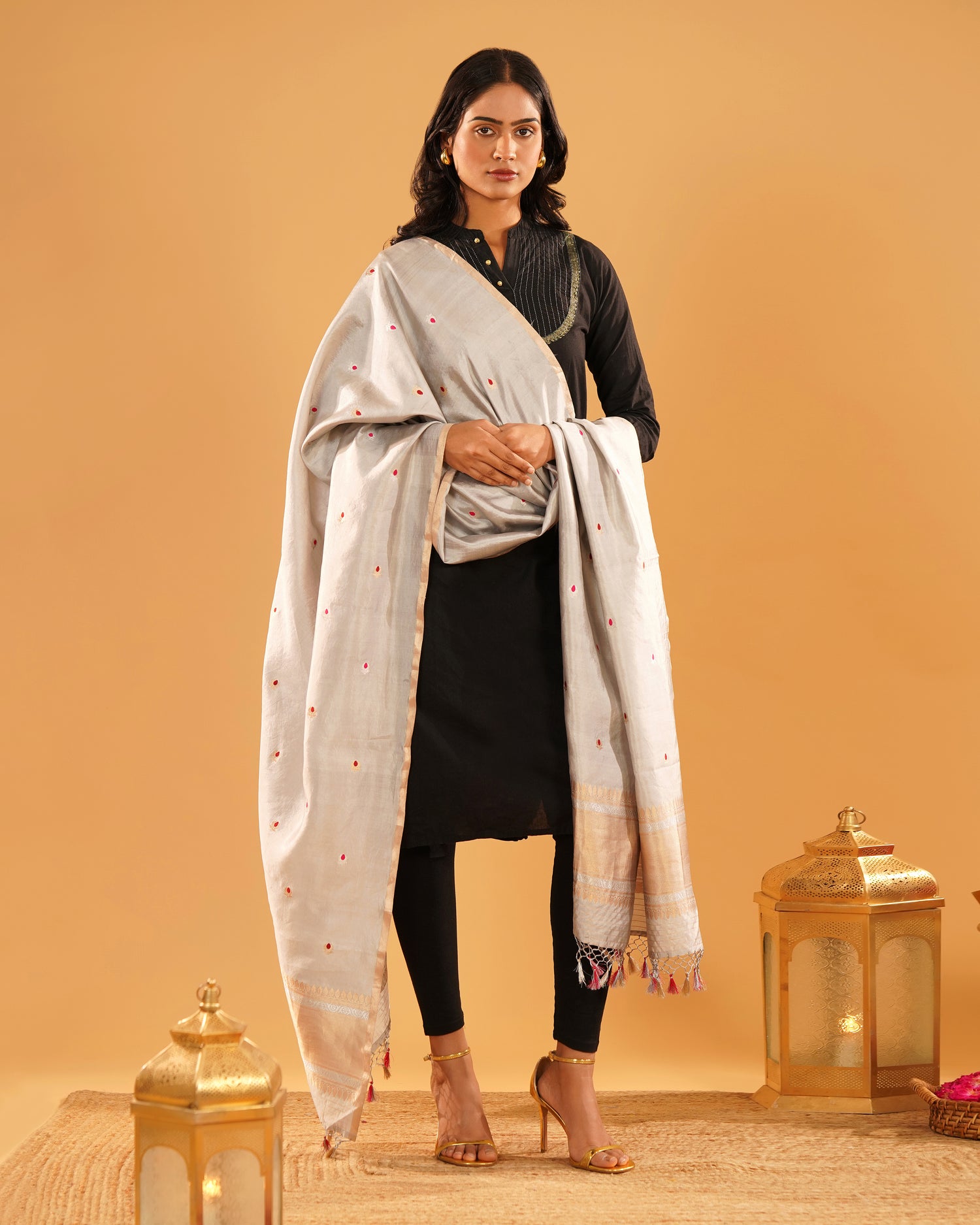 Chandni – Banarasi Pure Silk Dupatta in Silver Grey with Meenakari Buti
