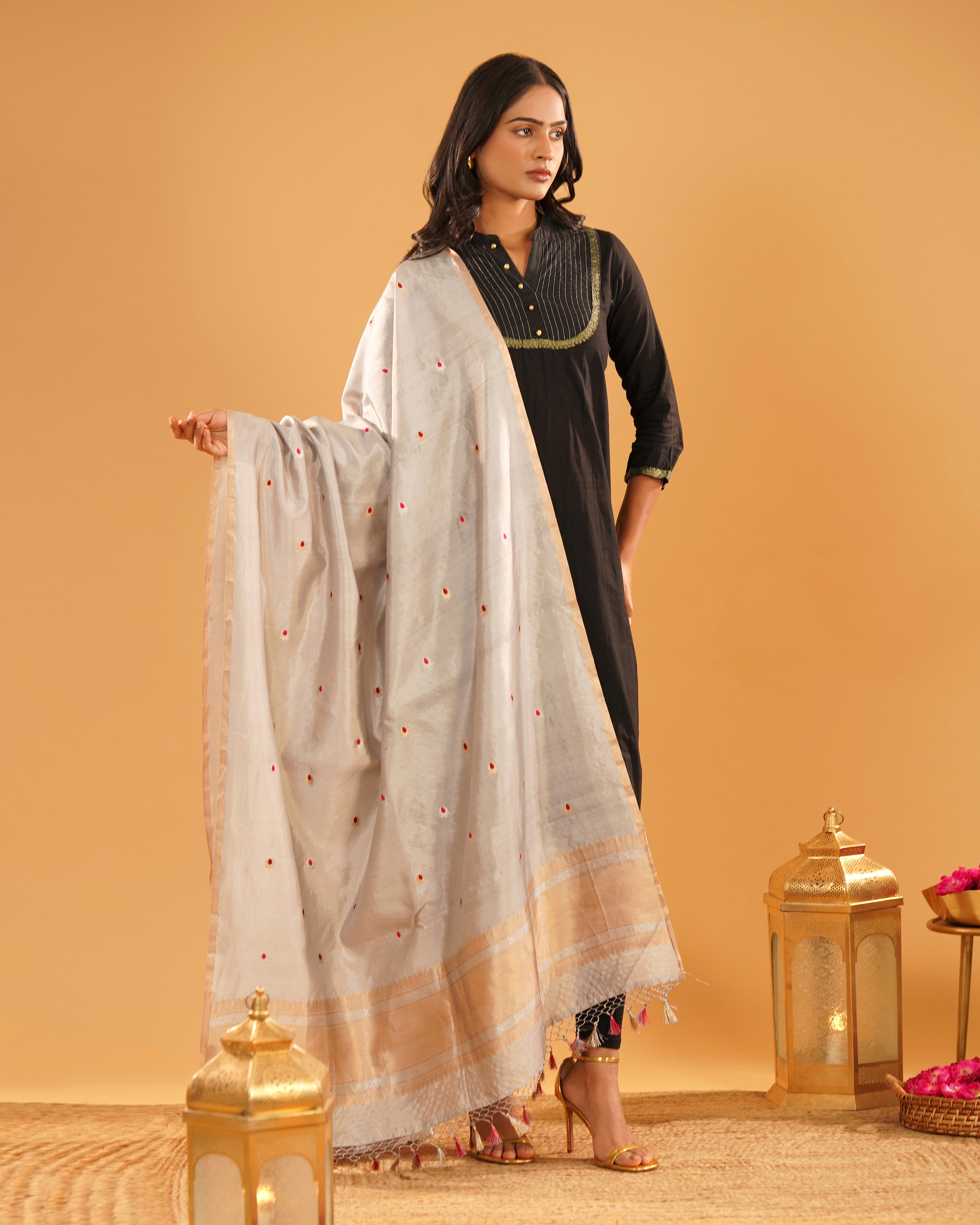 Chandni – Banarasi Pure Silk Dupatta in Silver Grey with Meenakari Buti