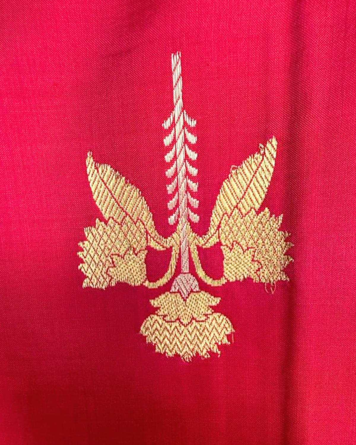 Gulrang gold and silver floral booti close-up